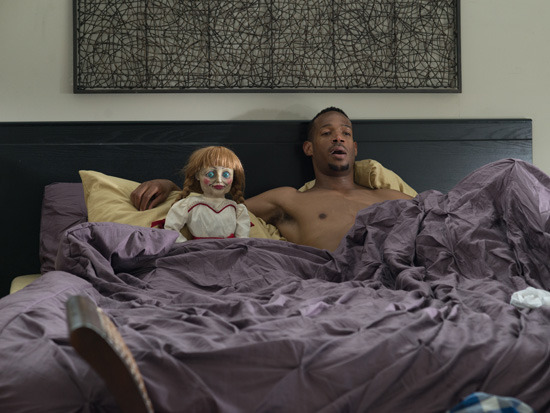 content_Marlon-Wayans-with-the-Creepy-Doll-in-a-haunted-house-2