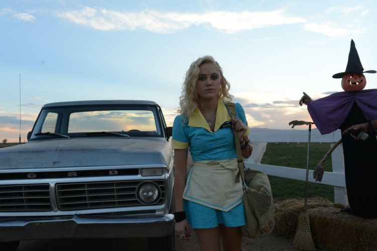 Maika-Monroe-in-The-Guest-2014-Movie-Image-2-750x499