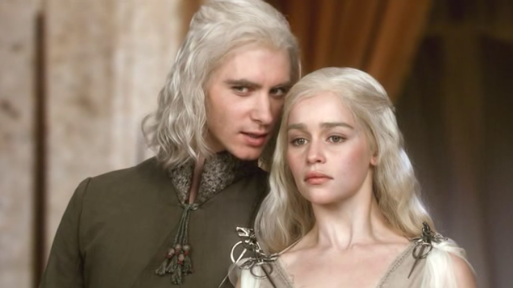 Harry Lloyd and Emilia Clarke as Viserys and Daenerys Targaryen on Game of Thrones S01E01