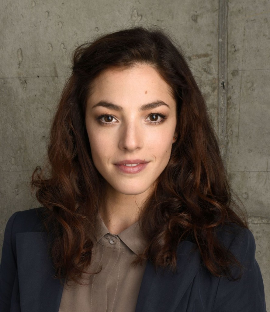 olivia-thirlby-at-5-to-7-portraits-at-the-tribeca-film-fest-in-ny_1