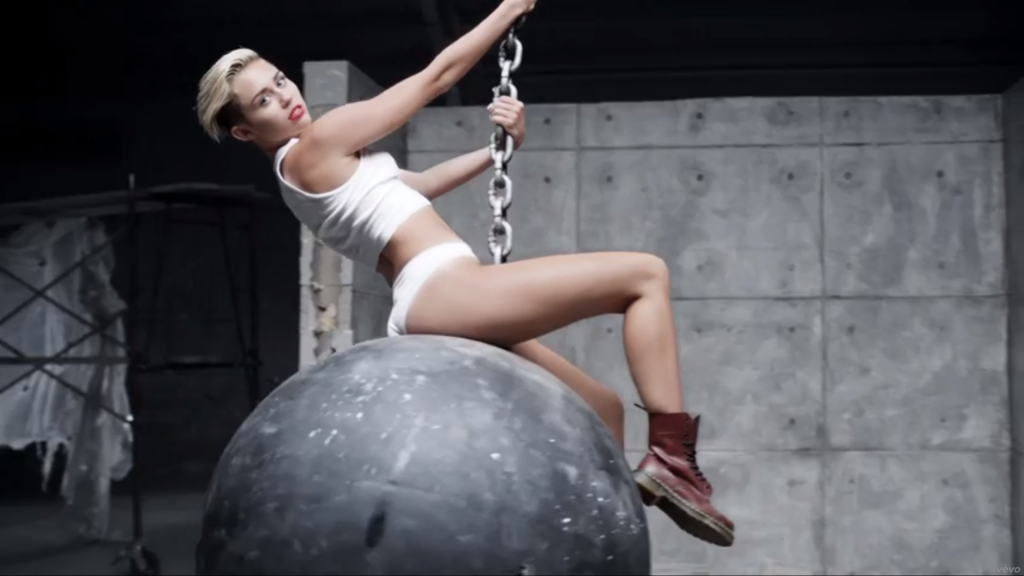 miley-cyrus-wrecking-ball-costume-wallpaper-3